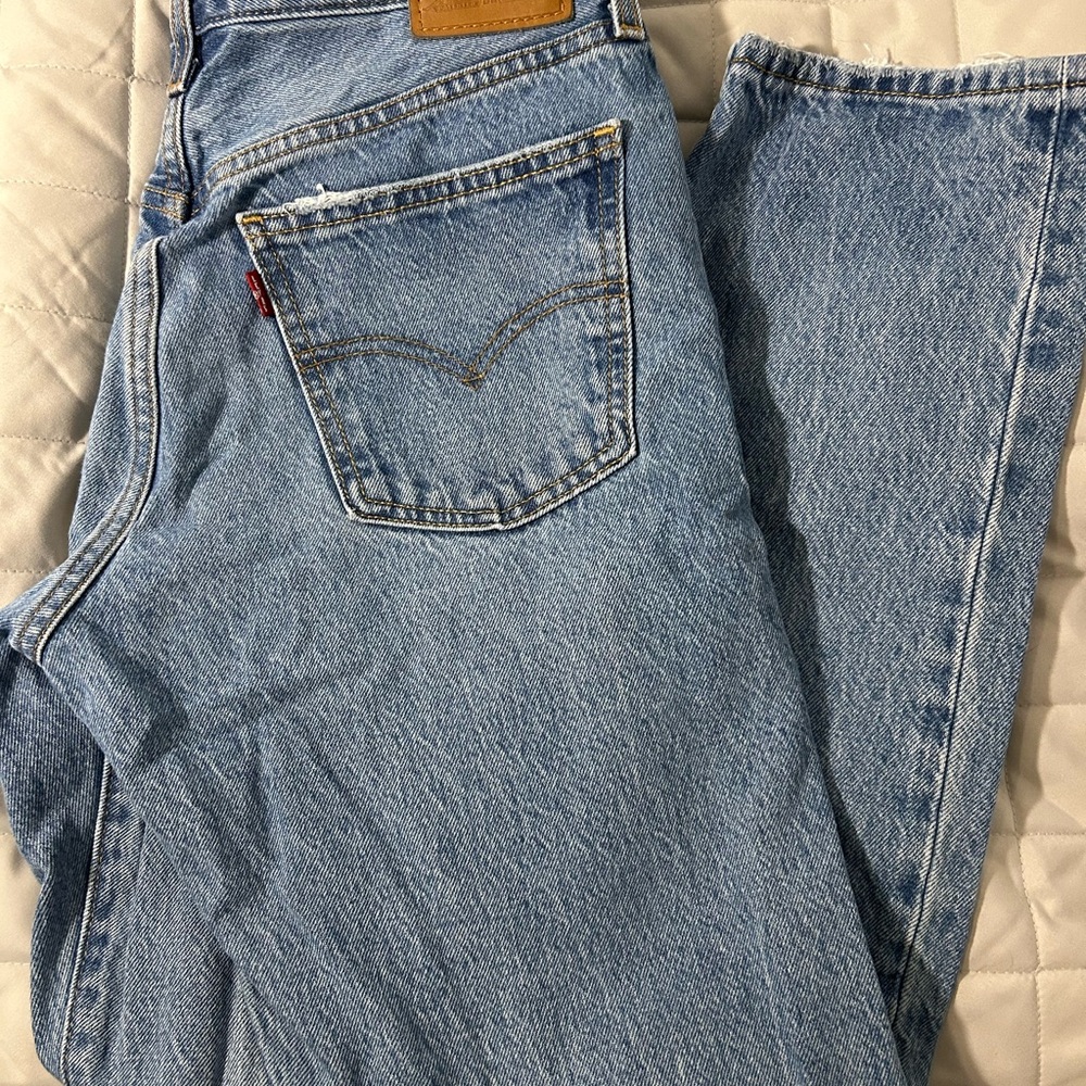 Levi's Women's Light Blue Straight Leg Jeans